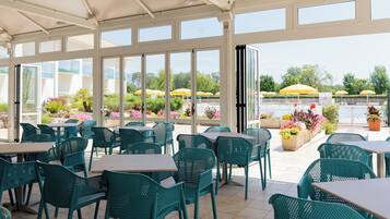 Poolbar