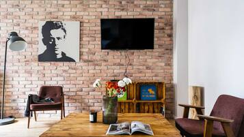 Deluxe Apartment | Living room | Flat-screen TV