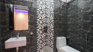 Bathroom - New Royal Inn (New Delhi)