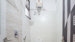 Bathroom - New Royal Inn (New Delhi)
