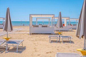 Spiaggia privata nelle vicinanze, sabbia bianca, lettini da mare