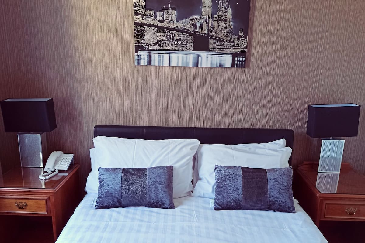 standard double room | 1 bedroom, desk, laptop workspace, blackout curtains