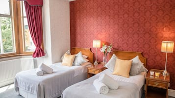 Standard Twin Room | Desk, laptop workspace, blackout drapes, iron/ironing board