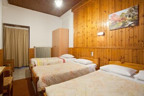 Family Room | Minibar, free cribs/infant beds, free WiFi, bed sheets