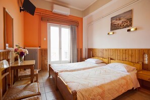 Family Room, Sea View | Minibar, free cribs/infant beds, free WiFi, bed sheets