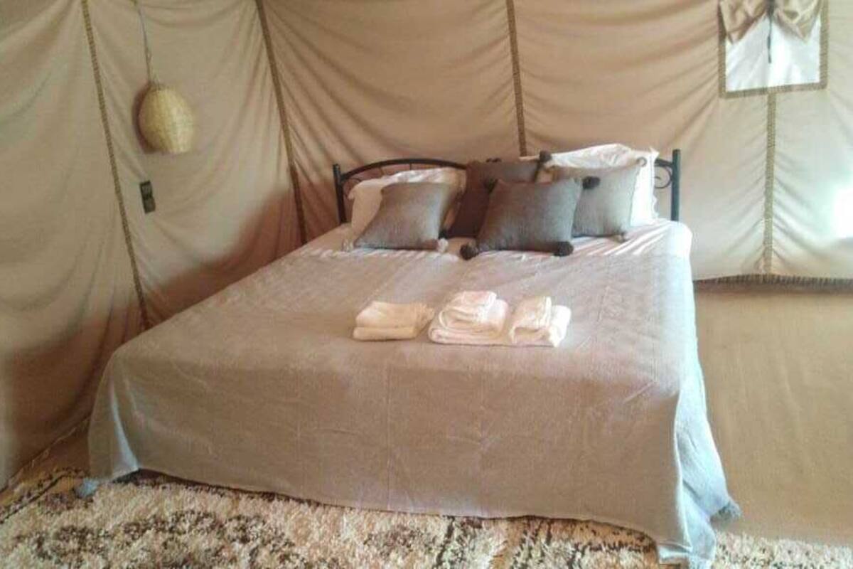 Rollaway beds, free WiFi, bed sheets