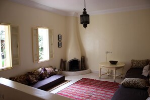 Fridge, microwave, stovetop, cookware/dishes/utensils