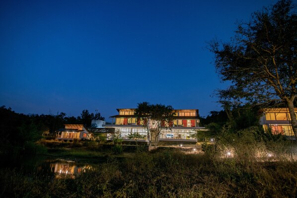 Exterior - Dholes Den Bandipur (Gundlupet)
