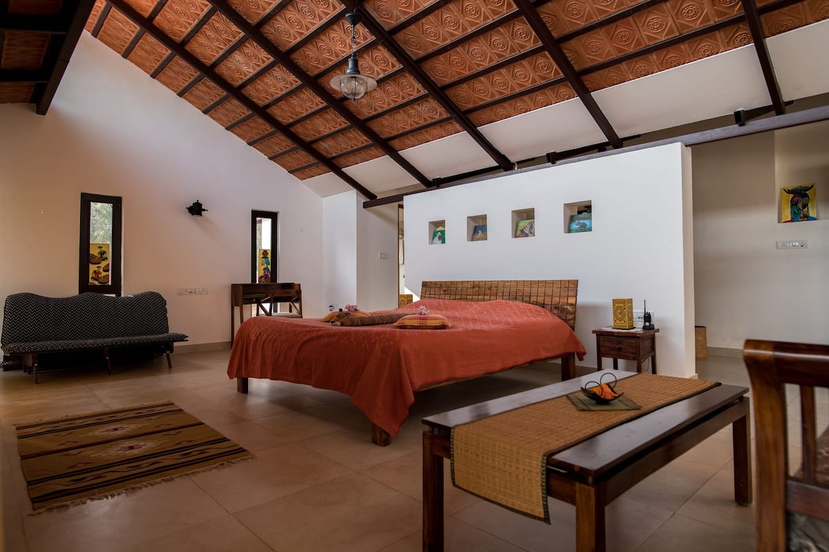Bungalow junior, en el área del jardín | 1 habitación, escritorio y espacio para trabajar con laptop