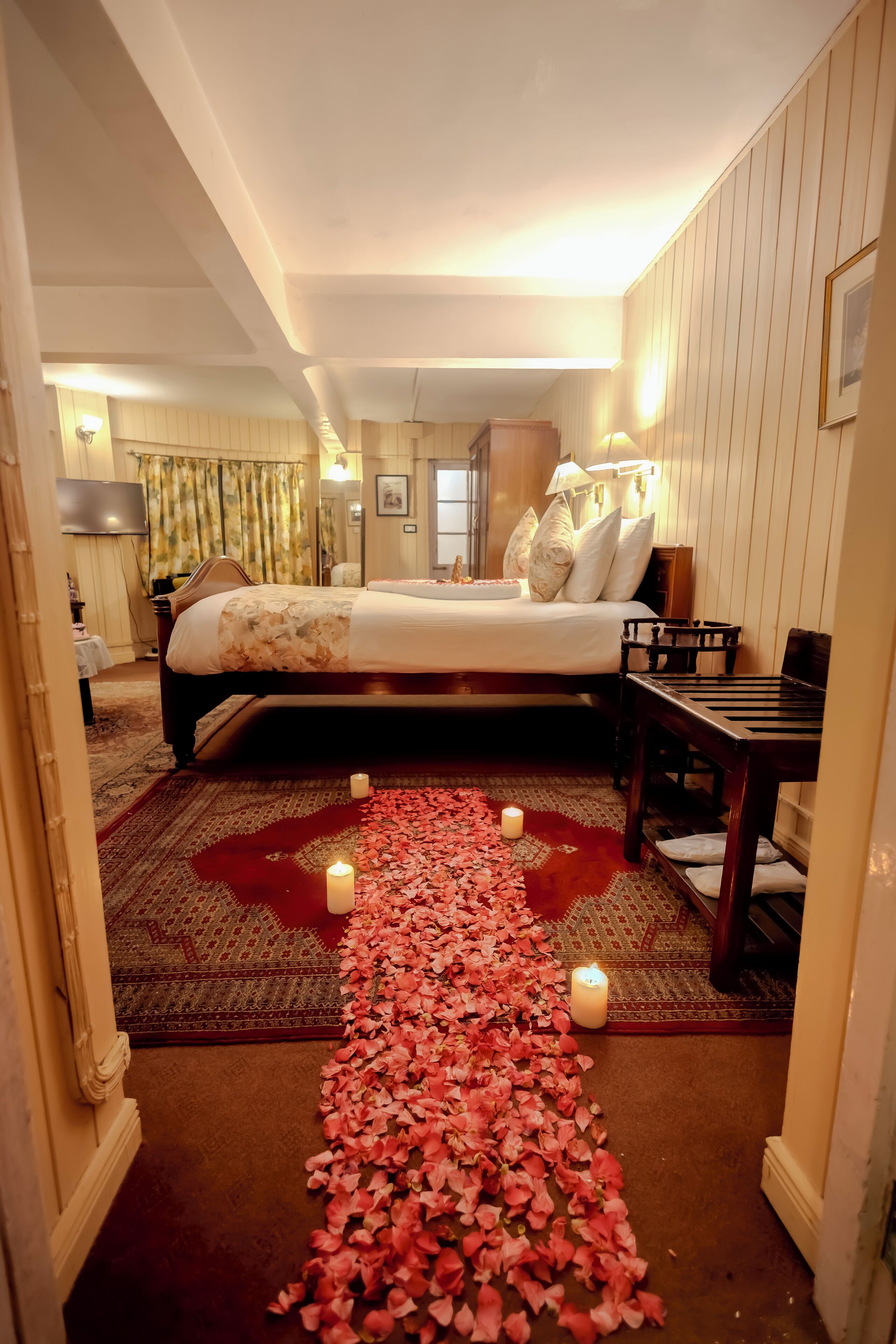 Exclusive Room | Hypo-allergenic bedding, in-room safe, desk, laptop workspace