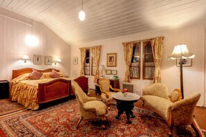 Royal-Suite | Allergikerbettwaren, Zimmersafe, Schreibtisch