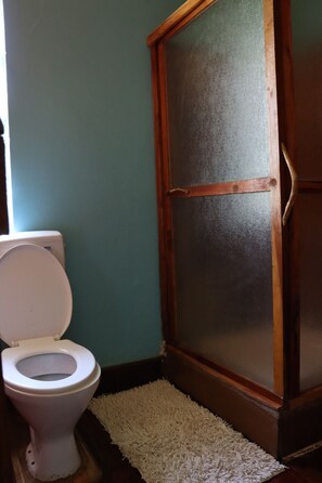 Standard Double Room | Bathroom