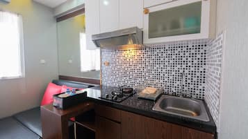 Apartment, 2 Bedrooms | Private kitchenette