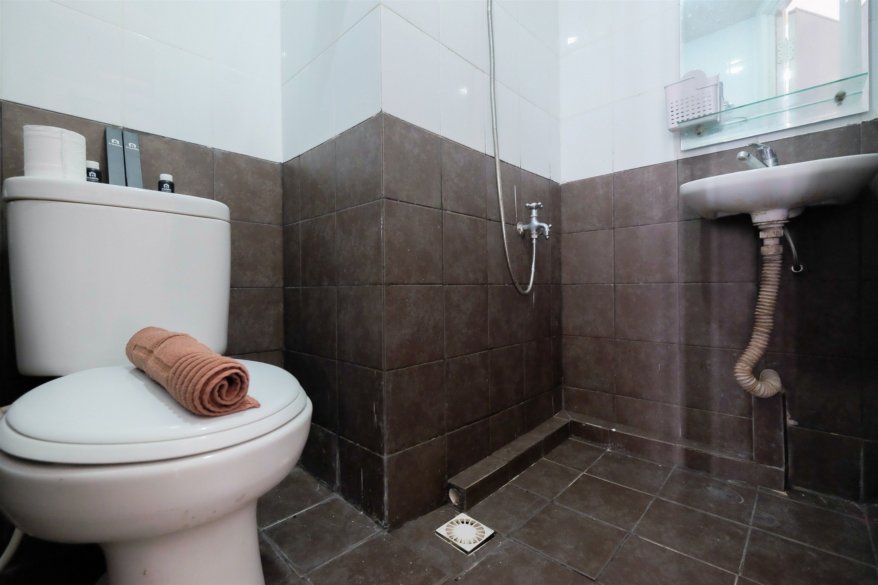 Appartamento, 2 camere da letto | Bagno | Doccia, set di cortesia gratuito, asciugamani, carta igienica