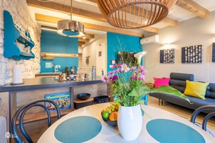 Apartment, 1 Bedroom, Sea View (Room 3, Second Floor) | In-room dining