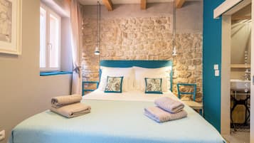 Kahden hengen huone (Room 0, Patio View, Ground Floor) | Ylelliset vuodevaatteet, memory foam -patjalliset sängyt