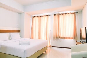 Free WiFi, bed sheets - Studio Room Apartment Royal Mediterania Garden Residence (Jakarta)