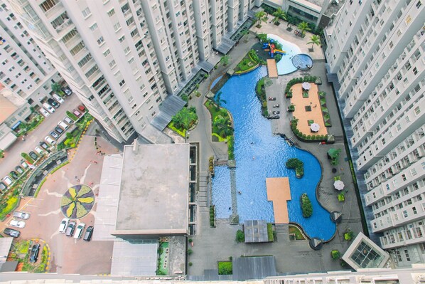 Outdoor pool - Studio Room Apartment Royal Mediterania Garden Residence (Jakarta)