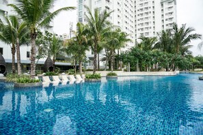 Outdoor pool - Simply and Compact Studio Metro Park Apartment (Jakarta)