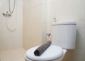 开间 | 浴室 | 淋浴设施、免费洗浴用品、毛巾