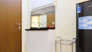 Apartment, 1 Bedroom | Private kitchenette