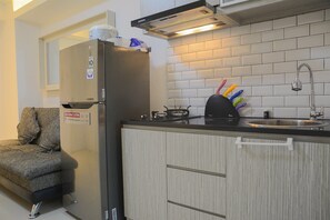 Apartment, 2 Bedrooms | Private kitchenette