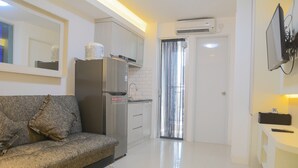 Apartment, 2 Bedrooms | Ruang tamu | TV 