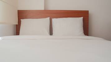 Apartment, 2 Bedrooms | 2 bedrooms, desk, free WiFi, bed sheets