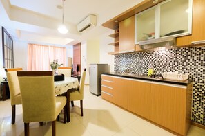 Appartement, 2 chambres | Cuisinette privée | Réfrigérateur, surface de cuisson, bouilloire électrique