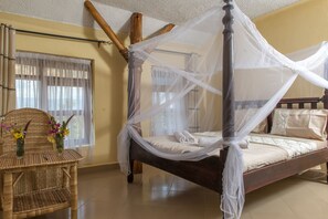 豪華雙人房 | 布置獨特、筆電工作空間、隔音、熨斗/熨衣板