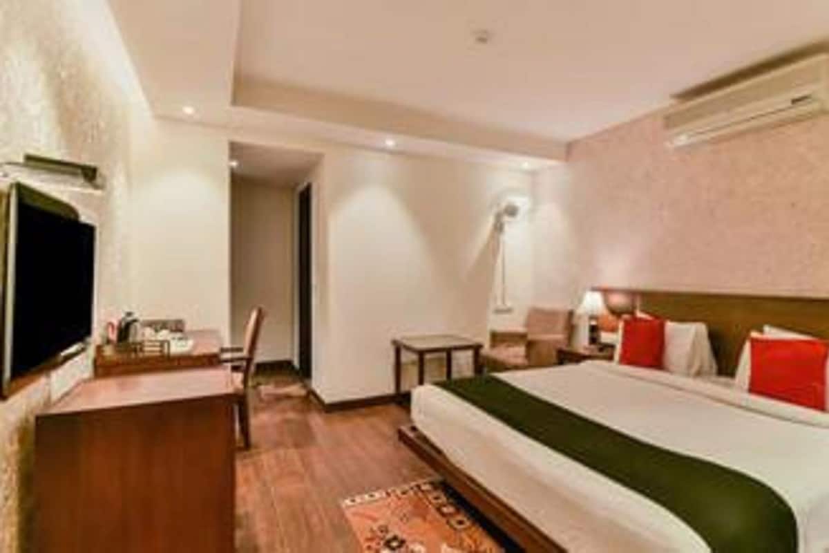 Deluxe Single Room | In-room safe, desk, laptop workspace, soundproofing