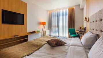 Minibar, in-room safe, individually decorated, individually furnished