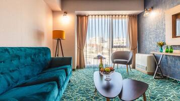 Minibar, coffres-forts dans les chambres, décoration personnalisée