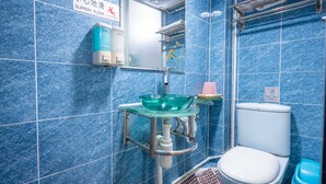Quarto casal básico | Banheiro