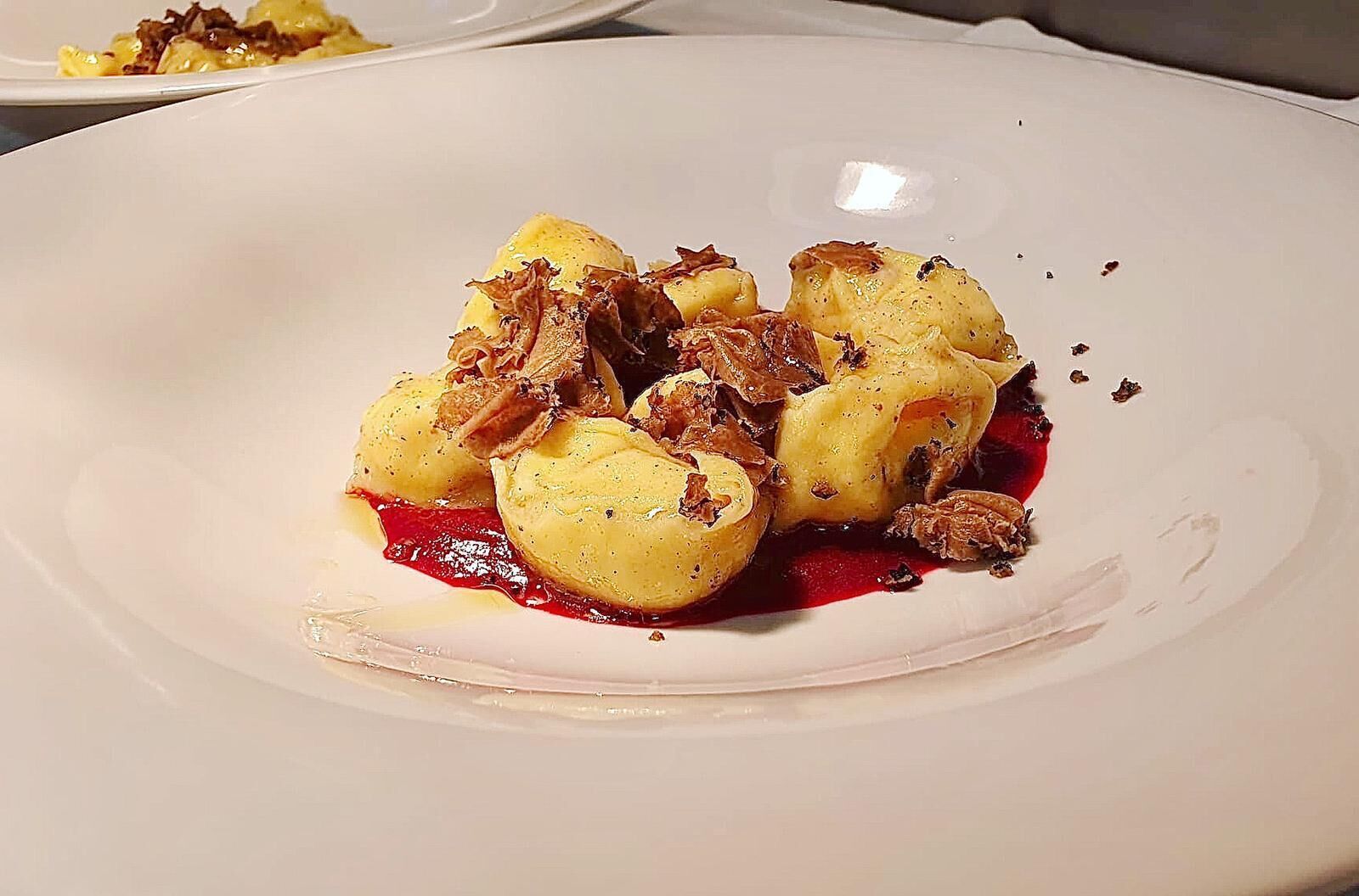 lunch and dinner served, italian cuisine