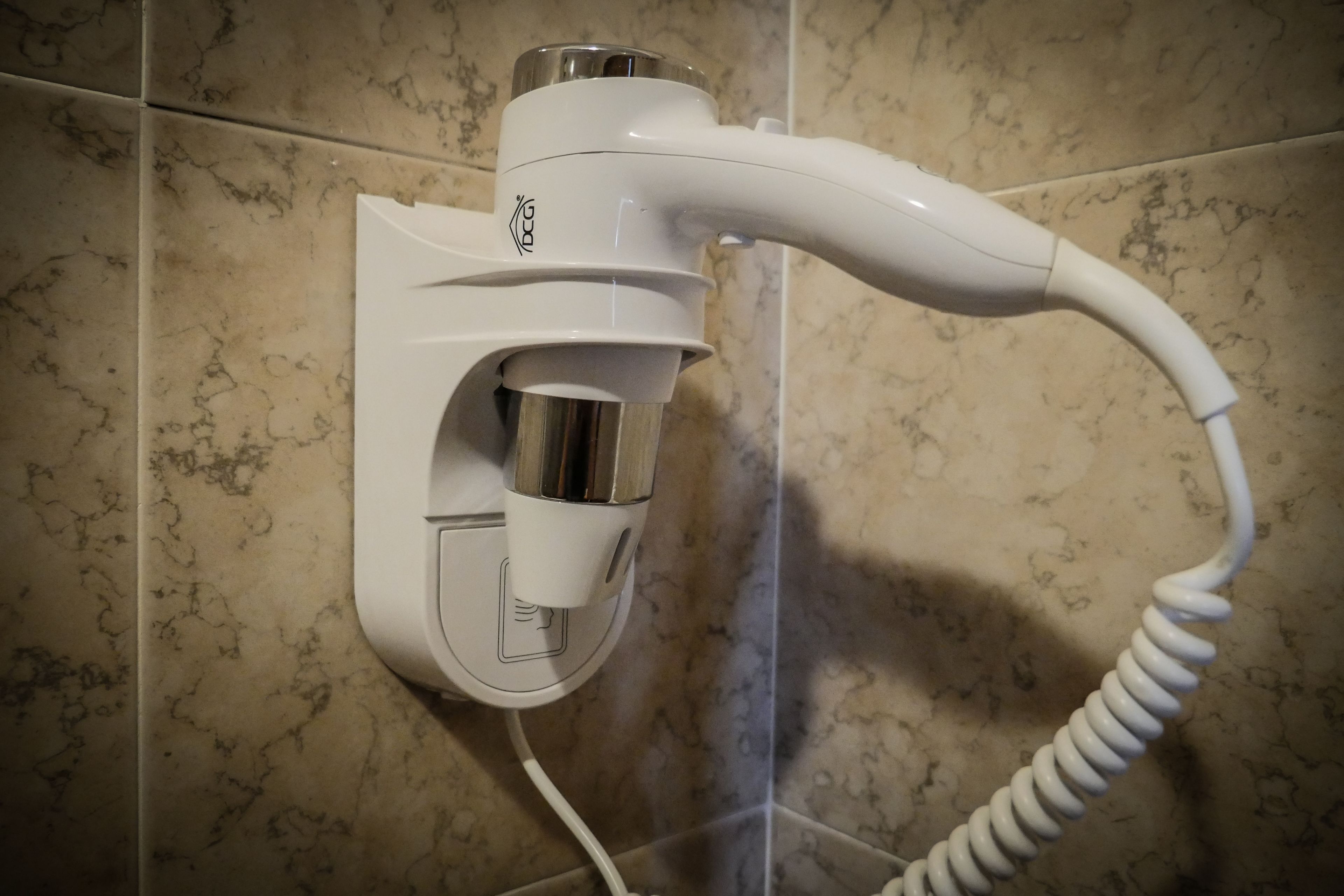 shower, rainfall showerhead, free toiletries, hair dryer