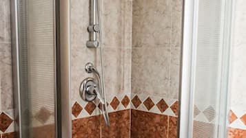 Classic Triple Room | Bathroom shower