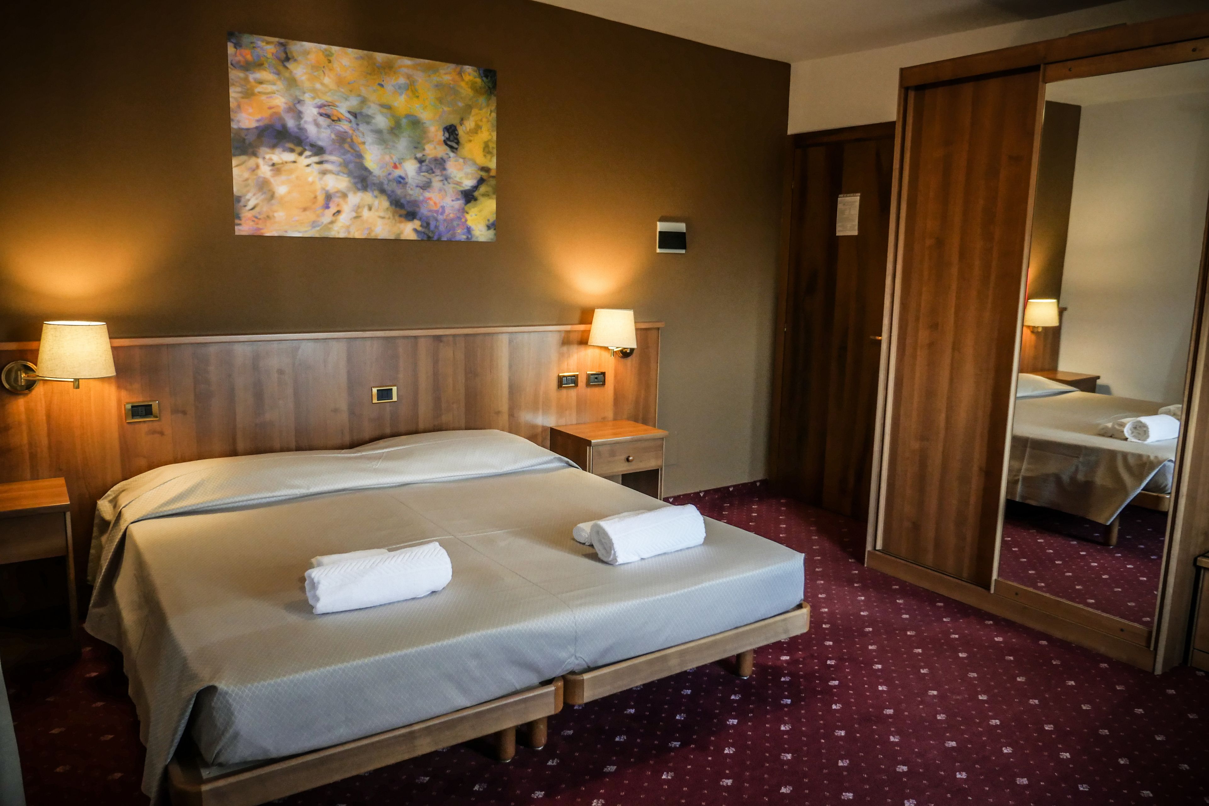 1 bedroom, desk, free wifi, bed sheets