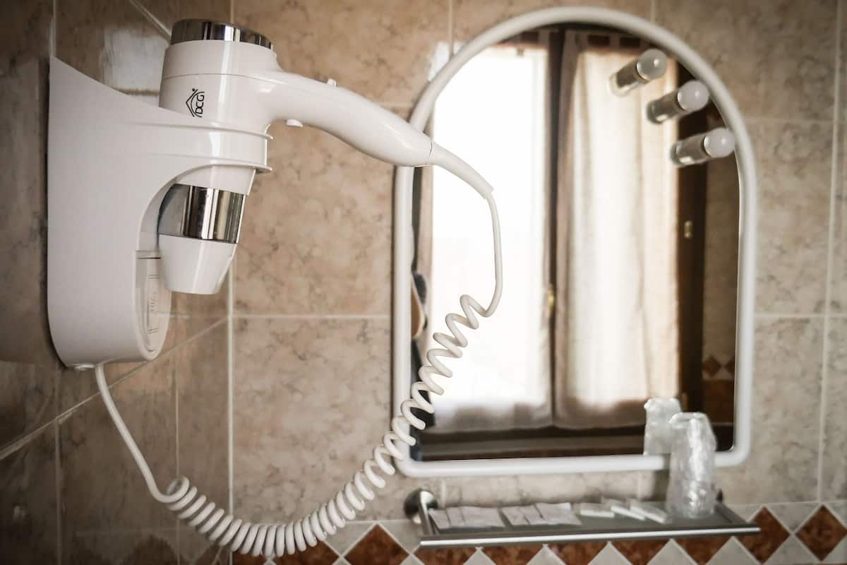 classic triple room | bathroom amenities | shower, rainfall showerhead, free toiletries, hair dryer