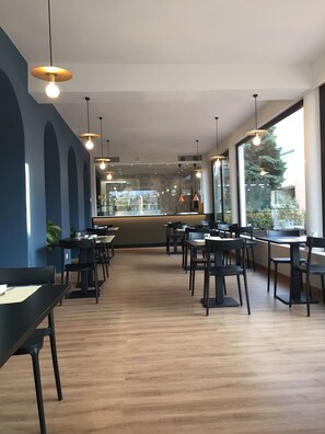 Lunsj og middag serveres, italienske retter