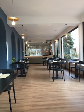 Se sirven almuerzos y cenas, cocina italiana