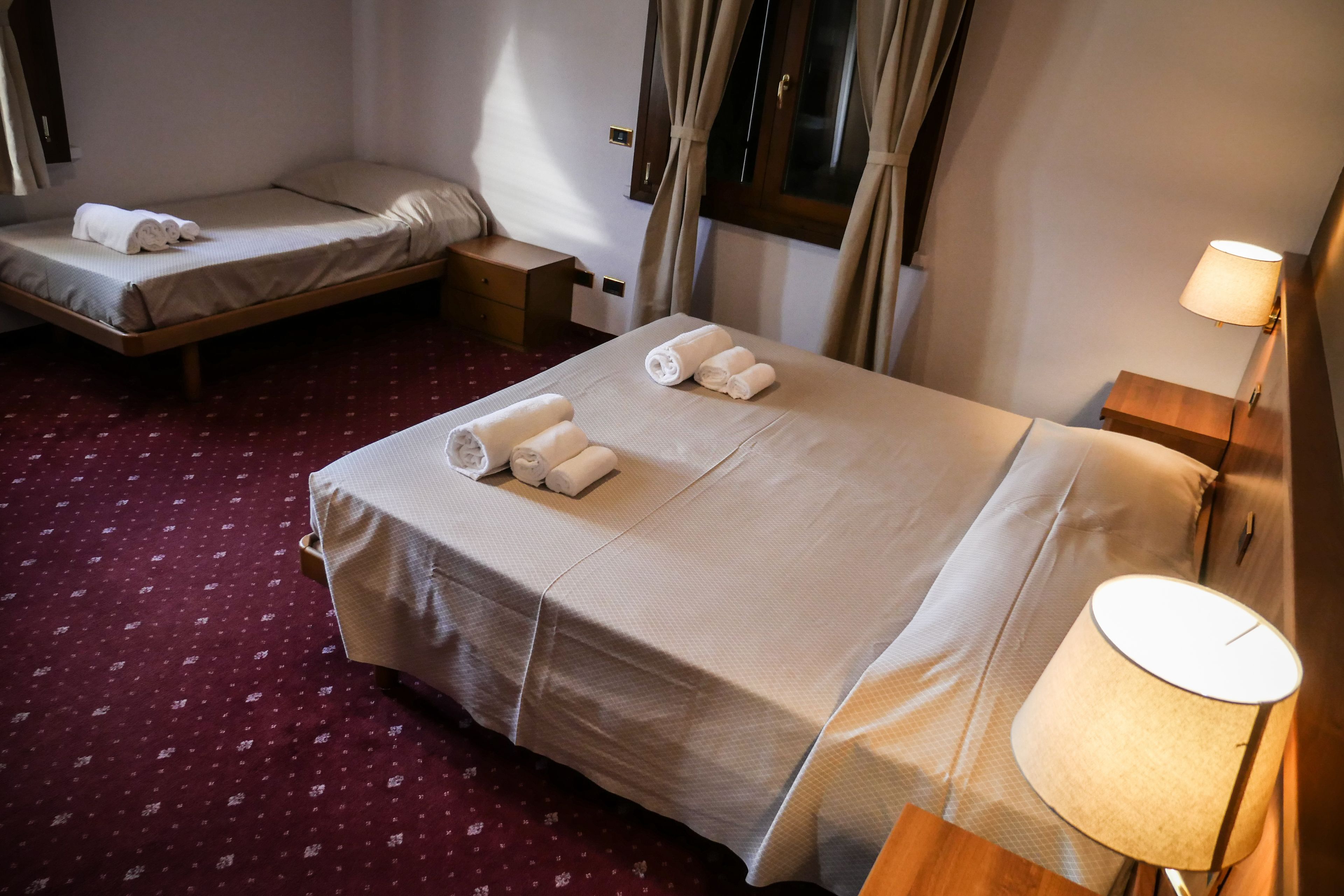 classic triple room | 1 bedroom, desk, free wifi, bed sheets