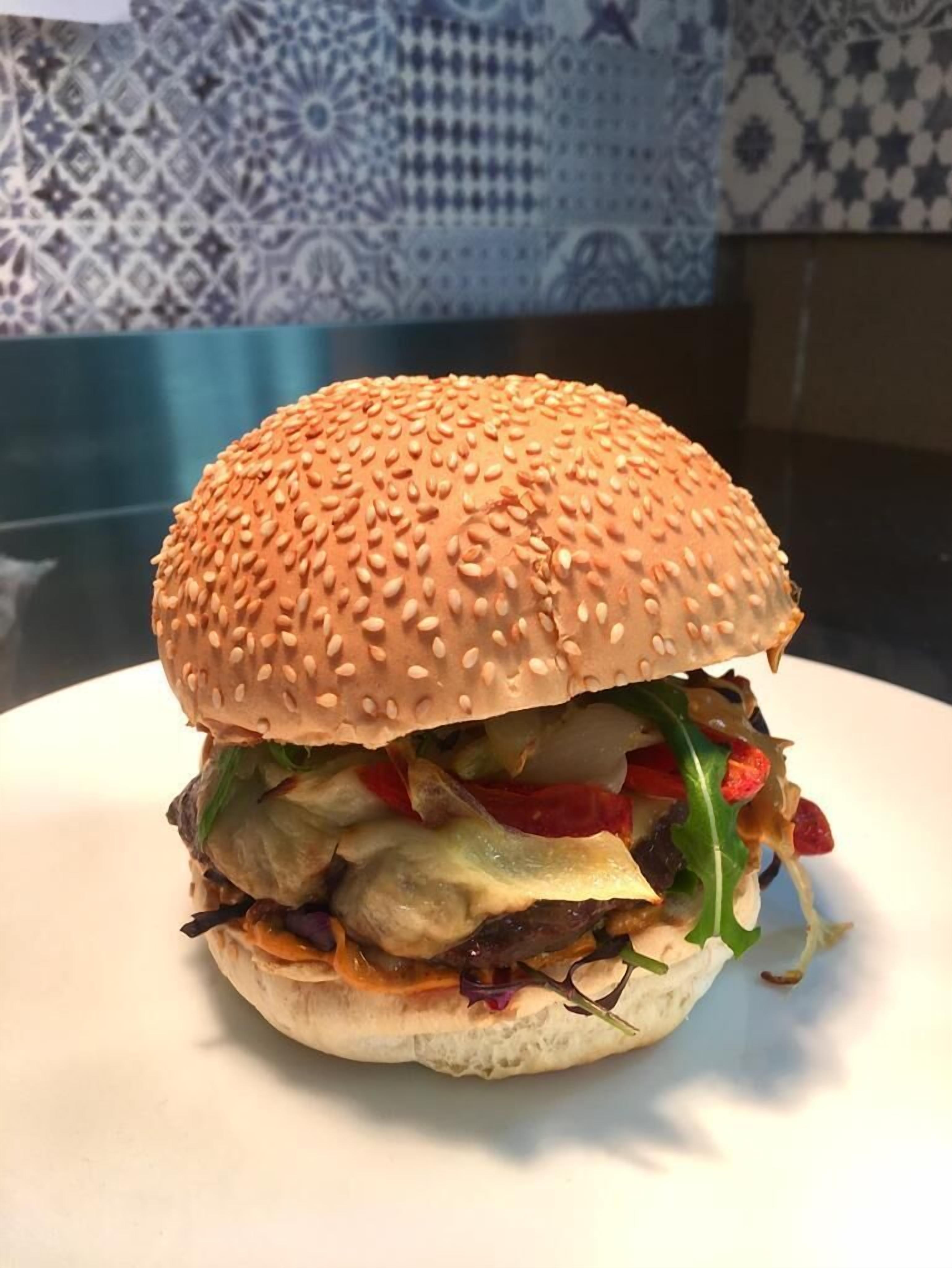 lunch and dinner served, italian cuisine