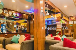 2 บาร์/เลานจ์