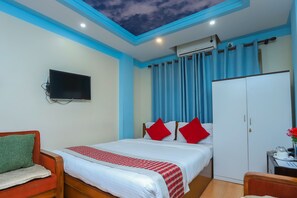Deluxe Double or Twin Room | Premium bedding, iron/ironing board, free WiFi, bed sheets