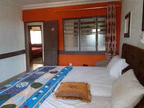 都會客房 | 獨特裝潢、布置獨特、書桌、筆電工作空間