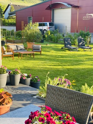 Garden - Weinbergs Loge (Ernst)