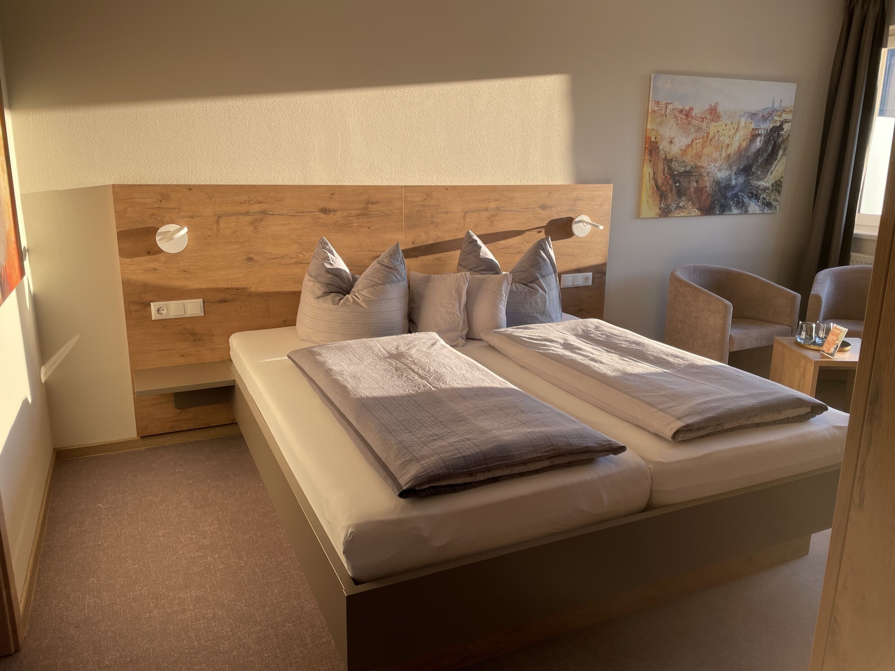 コンフォート ダブルルーム バルコニー (seitlicher Moselblick) | 遮光カーテン、防音設備、ベビーベッド (無料)、可動式ベッド