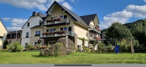 Exterior - Weinbergs Loge (Ernst)