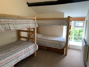 Basic House - River Wye Bunkhouse (Hereford)